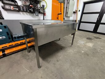 Nerezový stůl s dřezem - 2
