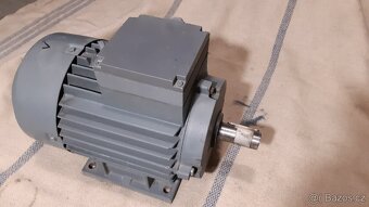 Tříotáčkový elektromotor - 2