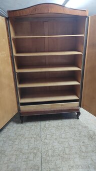 Starožitná skříň - 2