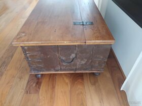 Dřevěná oplechovaná truhla - 2