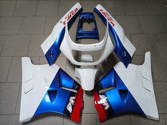 Prodám komplet kapotáž na motocykl Honda VFR 400 nc24 - 2