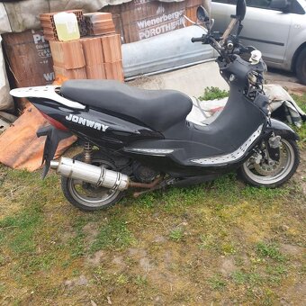 Jonway 125 prodám díly nebo celý skútr. - 2