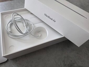 Macbook Air M1 8/256 GB týden starý - 2