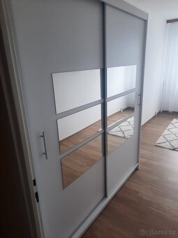 Skříň šatní velká 210x180cm - demontáž a odnos kupující - 2