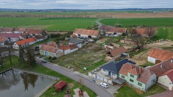 Prodej stavebního pozemku ve Zvěrkovicích 1 641 m² - 2