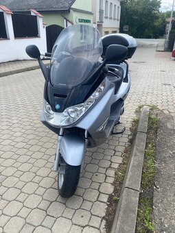 Skutr Piaggio X8 - 2