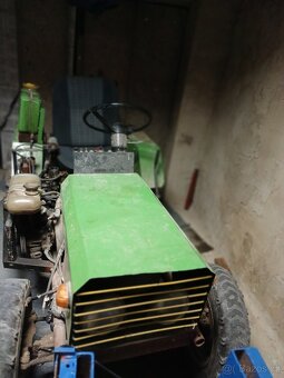 Prodám trakturek na náhradní díly fiat 850 je k tomu jeste - 2