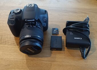 Zrcadlovka Canon + Stativ Hama + brašna - 2