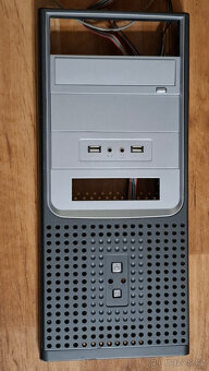 Čelní panely skříně PC. Šířka: 18cm, výška: 40,5 cm - 2