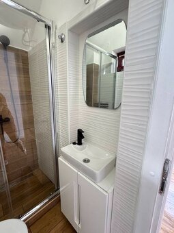 🏠 Prodej kompletně zrekonstruovaného bytu v centru Vršace - 2