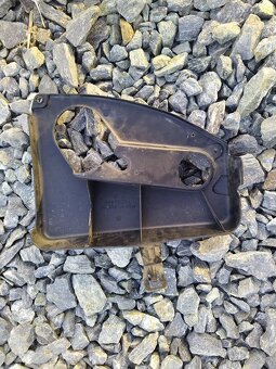 Peugeot 307 - kryt v motoru - ostřikovač, pravé světlo - 2