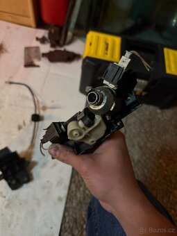 Zámek víka kufru (zadních dveří) Mercedes W203/W211/w209clk - 2