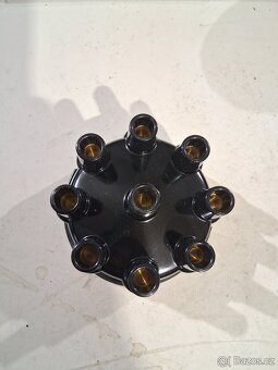 Víko rozdělovače USA V8 - 2