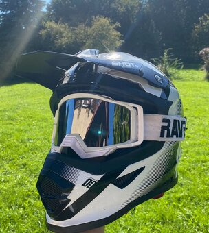 helma na motorku, jako nová - 2