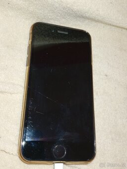 iPhone 8 – TOP stav, s pouzdrem a kabelem – 2100 Kč + dohoda - 2