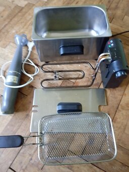 Fritovací hrnec Tristar + tyčový mixer. - 2