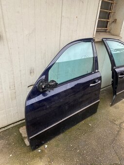 Levé přední dveře Mercedes W211 - 2