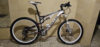 Celopružené kolo Kelly's Flown - 2