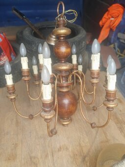 Retro ramenny lustr, plus dvě nástěnné lampy a jeden sklene. - 2