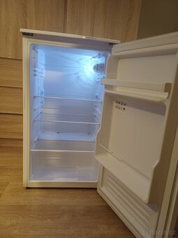 Prodám malou lednici - 2