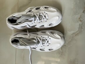 Adidas “Adifom Q” - 2