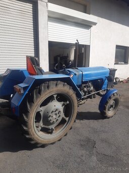 Traktor Zetor 3013 do sadu či vinic. - 2
