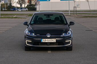Volkswagen Golf e Šedá/ sivá - 2