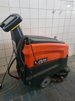 Podlahový mycí stroj CTM LEONIS 45B včetně baterií a nabíječ - 2