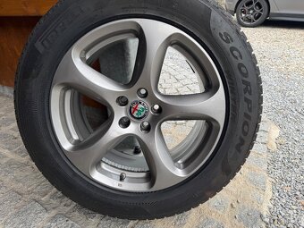 Alfa Romeo Stelvio - 2