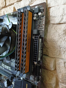 Starší herní základ i5-4460, Gigabyte GA-H87-HD3, 8GB DDR3 - 2