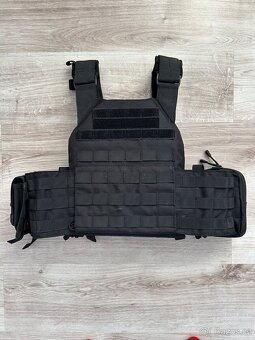 Prodám airsoft. taktický nosič plátů v černém provedení - 2