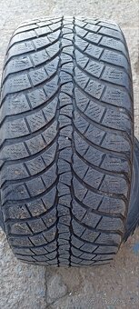 Kumho WinterCraft 245/45 R18 – 2 ks, vzorek 5 mm (r. - 2