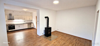 Pronájem bytu 2+kk, 60 m2 v cihlovém domě se zahradou - 2