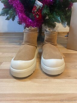 Ugg neumel - 2