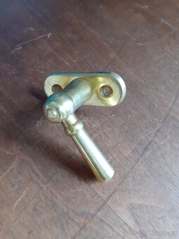 Kování na okna_půlolivy-rozvory_leštěná mosaz - 2