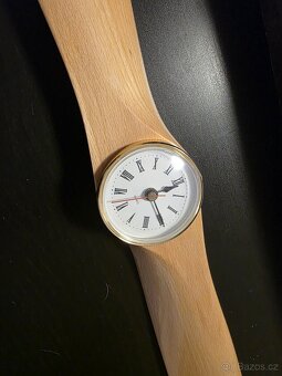 Dřevěné designové hodiny (vrtule) v dárkové krabičce - 2