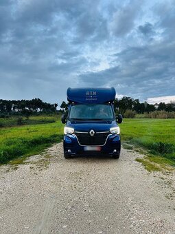 Přepravník na koně Renault ATM 5-místný / Automat - 2