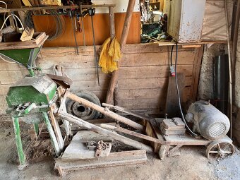 Šroťák obilí s motorem 7,5 kw - 2