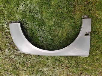 PRAVY PREDNI BLATNIK AUDI A8 D3 4E FACELIFT BARVA LY7W - 2