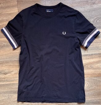 Krásné pánské tričko Fred Perry vel.M - 2