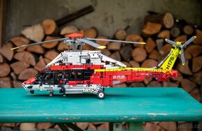 LEGO Technic 42145 Záchranářský vrtulník Airbus H175 - 2