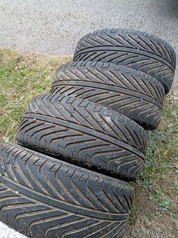Pneu 235/45 R17 - 2