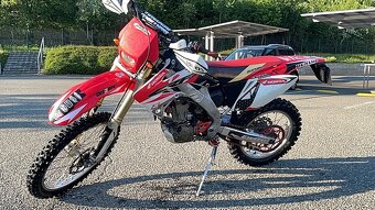 Honda CRF 250 R HM na značkách - 2