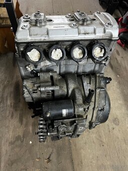 Motor Kawasaki ZXR750J1 a karburátory - 2