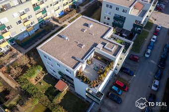 Luxusní 3+kk 139 m2 v nejvyšším patře včetně terasy 47 m2 a - 2