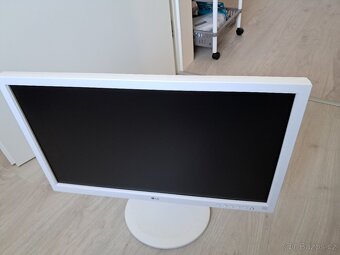 Monitor LG - 2