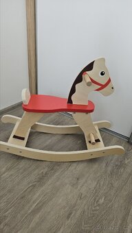 New Classic Toys Dřevěný houpací kůň - 2