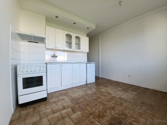 Prodej bytu 3+1, 75 m², Luďka Matury, Pardubice - 2