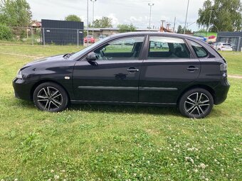 Seat Ibiza 1.4i 16v 63kw bez koroze klima nová stk + me alu - 2