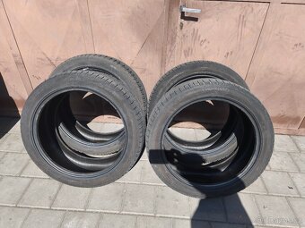 235/45/19 XL zimní Nokian - 2